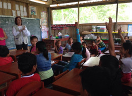 Estudiantes en un aula de Perú